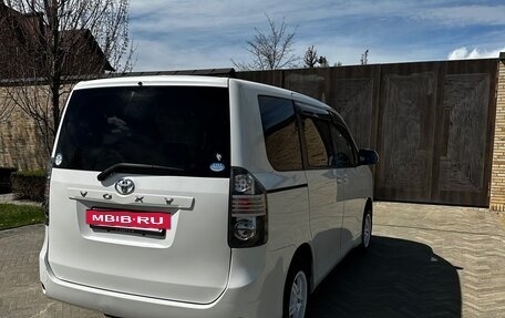 Toyota Voxy II, 2009 год, 1 270 000 рублей, 3 фотография