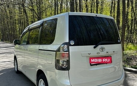 Toyota Voxy II, 2009 год, 1 270 000 рублей, 2 фотография