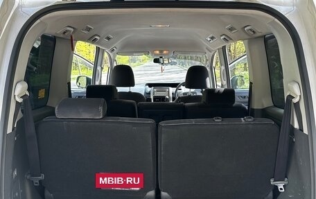 Toyota Voxy II, 2009 год, 1 270 000 рублей, 14 фотография