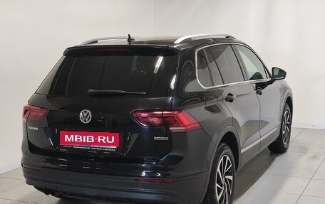 Volkswagen Tiguan II, 2018 год, 2 180 000 рублей, 3 фотография