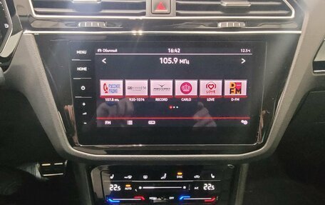 Volkswagen Tiguan II, 2019 год, 2 495 000 рублей, 17 фотография