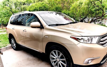 Toyota Highlander III, 2010 год, 1 850 000 рублей, 2 фотография