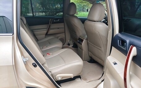 Toyota Highlander III, 2010 год, 1 850 000 рублей, 8 фотография