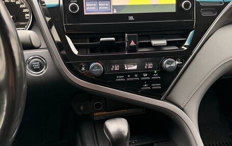 Toyota Camry, 2021 год, 2 900 000 рублей, 10 фотография