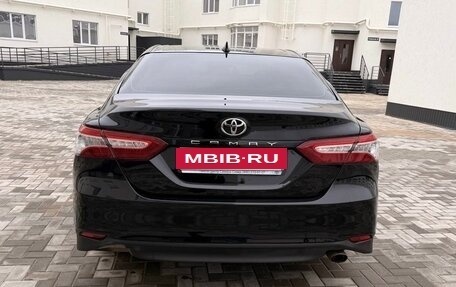 Toyota Camry, 2021 год, 2 900 000 рублей, 3 фотография