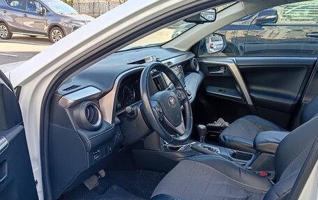 Toyota RAV4, 2018 год, 2 600 000 рублей, 6 фотография