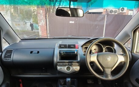 Honda Fit III, 2006 год, 580 000 рублей, 2 фотография