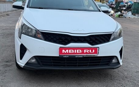 KIA Rio IV, 2021 год, 1 050 000 рублей, 1 фотография