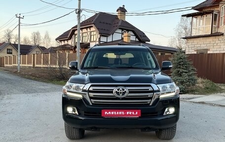 Toyota Land Cruiser 200, 2015 год, 6 850 000 рублей, 2 фотография