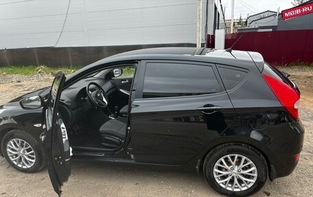 Hyundai Solaris II рестайлинг, 2011 год, 650 000 рублей, 1 фотография