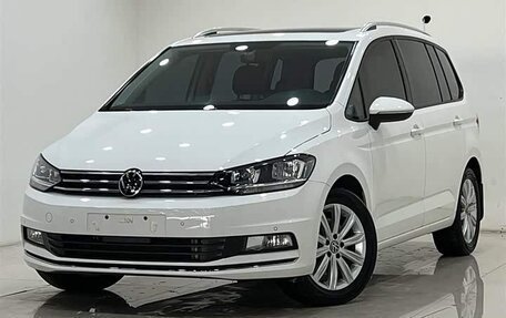 Volkswagen Touran III, 2022 год, 2 150 000 рублей, 1 фотография
