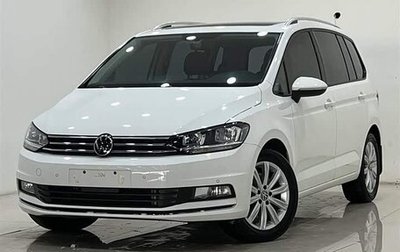 Volkswagen Touran III, 2022 год, 2 150 000 рублей, 1 фотография
