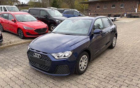 Audi A1, 2023 год, 3 000 000 рублей, 2 фотография