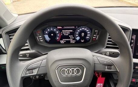 Audi A1, 2023 год, 3 000 000 рублей, 6 фотография