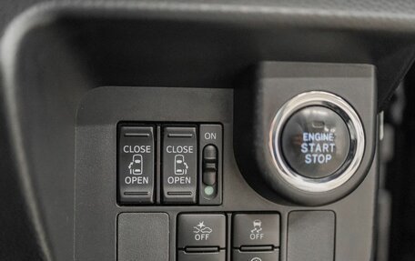 Toyota Roomy I, 2020 год, 1 099 000 рублей, 18 фотография