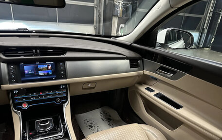 Jaguar XF II, 2017 год, 2 600 000 рублей, 13 фотография