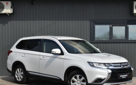 Mitsubishi Outlander III рестайлинг 3, 2016 год, 1 399 888 рублей, 4 фотография