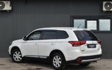 Mitsubishi Outlander III рестайлинг 3, 2016 год, 1 399 888 рублей, 7 фотография