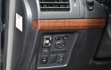 Toyota Land Cruiser Prado 150 рестайлинг 2, 2012 год, 2 499 888 рублей, 16 фотография