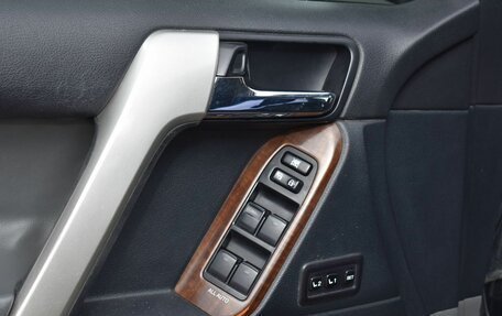 Toyota Land Cruiser Prado 150 рестайлинг 2, 2012 год, 2 499 888 рублей, 17 фотография
