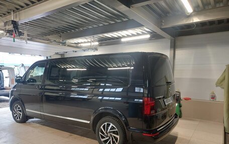 Volkswagen Caravelle T6 рестайлинг, 2020 год, 4 750 000 рублей, 2 фотография