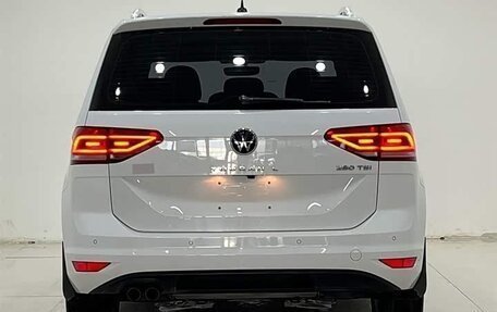 Volkswagen Touran III, 2022 год, 2 150 000 рублей, 5 фотография