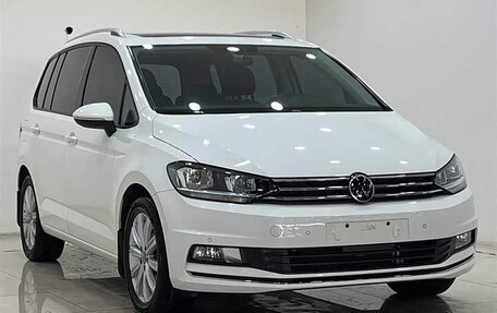 Volkswagen Touran III, 2022 год, 2 150 000 рублей, 3 фотография