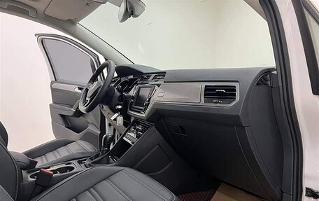 Volkswagen Touran III, 2022 год, 2 150 000 рублей, 7 фотография