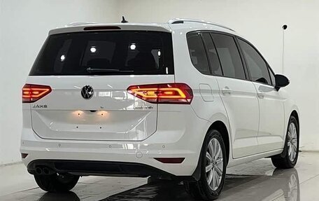 Volkswagen Touran III, 2022 год, 2 150 000 рублей, 6 фотография