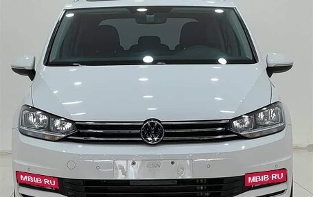 Volkswagen Touran III, 2022 год, 2 150 000 рублей, 2 фотография