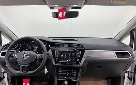 Volkswagen Touran III, 2022 год, 2 150 000 рублей, 10 фотография
