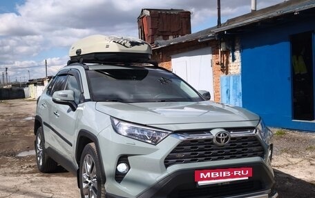 Toyota RAV4, 2020 год, 3 450 000 рублей, 2 фотография