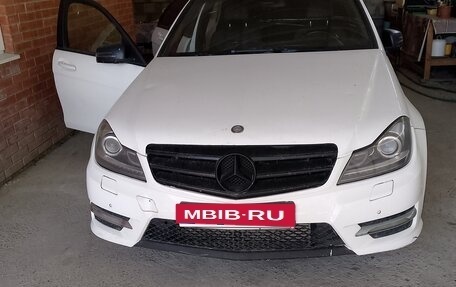 Mercedes-Benz C-Класс, 2012 год, 830 000 рублей, 2 фотография
