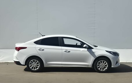 Hyundai Solaris II рестайлинг, 2021 год, 1 550 000 рублей, 4 фотография