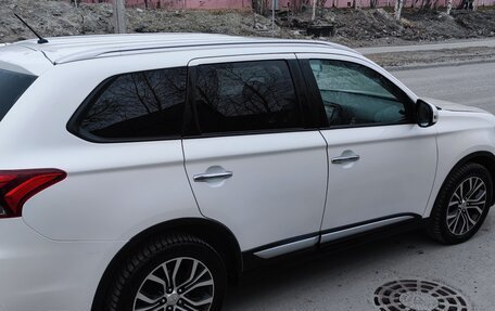 Mitsubishi Outlander III рестайлинг 3, 2015 год, 1 500 000 рублей, 2 фотография