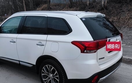 Mitsubishi Outlander III рестайлинг 3, 2015 год, 1 500 000 рублей, 3 фотография