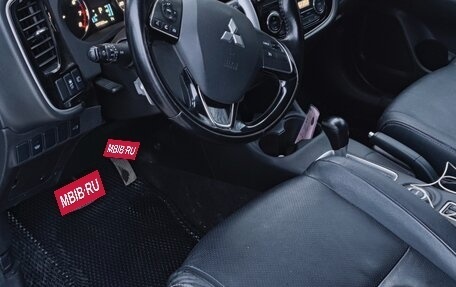 Mitsubishi Outlander III рестайлинг 3, 2015 год, 1 500 000 рублей, 4 фотография
