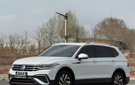 Volkswagen Tiguan II, 2023 год, 2 650 000 рублей, 3 фотография