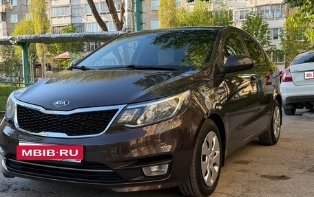KIA Rio III рестайлинг, 2016 год, 965 000 рублей, 2 фотография