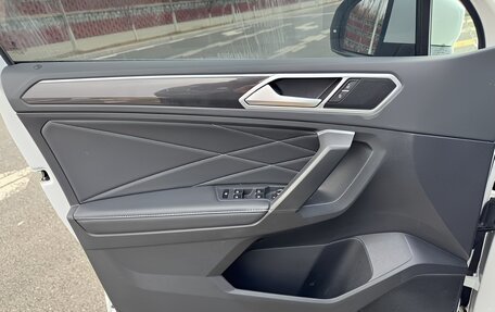 Volkswagen Tiguan II, 2023 год, 2 650 000 рублей, 9 фотография