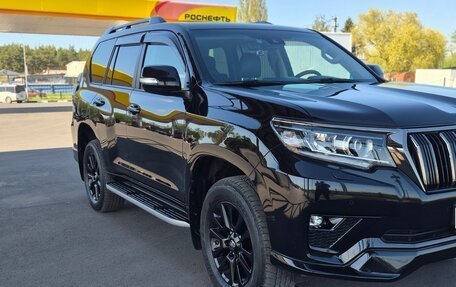 Toyota Land Cruiser Prado 150 рестайлинг 2, 2021 год, 6 980 000 рублей, 1 фотография