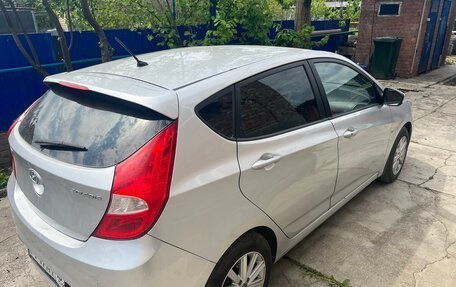 Hyundai Solaris II рестайлинг, 2011 год, 835 000 рублей, 4 фотография