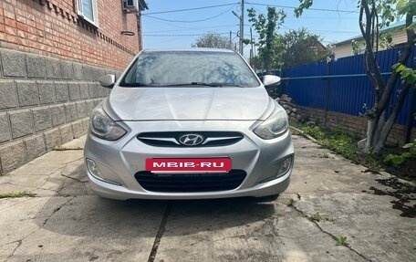 Hyundai Solaris II рестайлинг, 2011 год, 835 000 рублей, 2 фотография