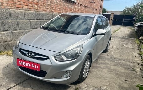 Hyundai Solaris II рестайлинг, 2011 год, 835 000 рублей, 3 фотография
