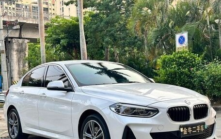 BMW 1 серия, 2022 год, 1 610 000 рублей, 3 фотография