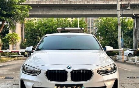 BMW 1 серия, 2022 год, 1 610 000 рублей, 2 фотография