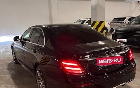 Mercedes-Benz E-Класс, 2018 год, 3 950 000 рублей, 4 фотография
