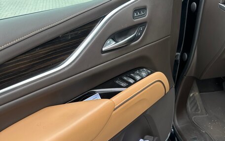 Cadillac Escalade V, 2022 год, 13 000 000 рублей, 8 фотография