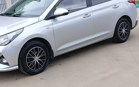 Hyundai Solaris II рестайлинг, 2021 год, 1 450 000 рублей, 2 фотография