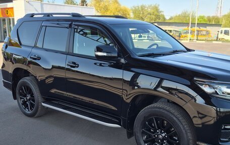 Toyota Land Cruiser Prado 150 рестайлинг 2, 2021 год, 6 980 000 рублей, 3 фотография